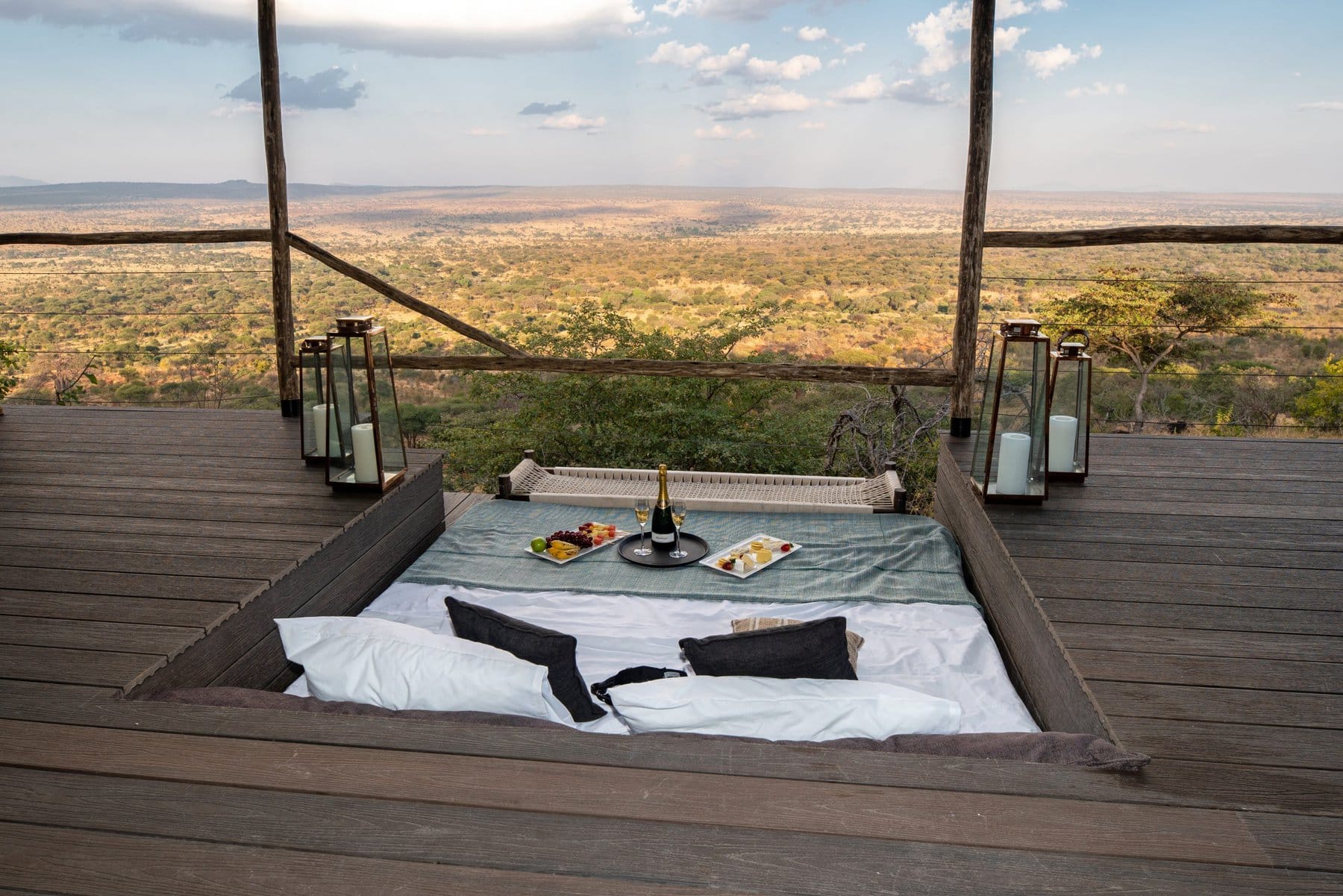 Outdoor bath and deck overlooking Tarangire at Lemala Mpingo Ridge