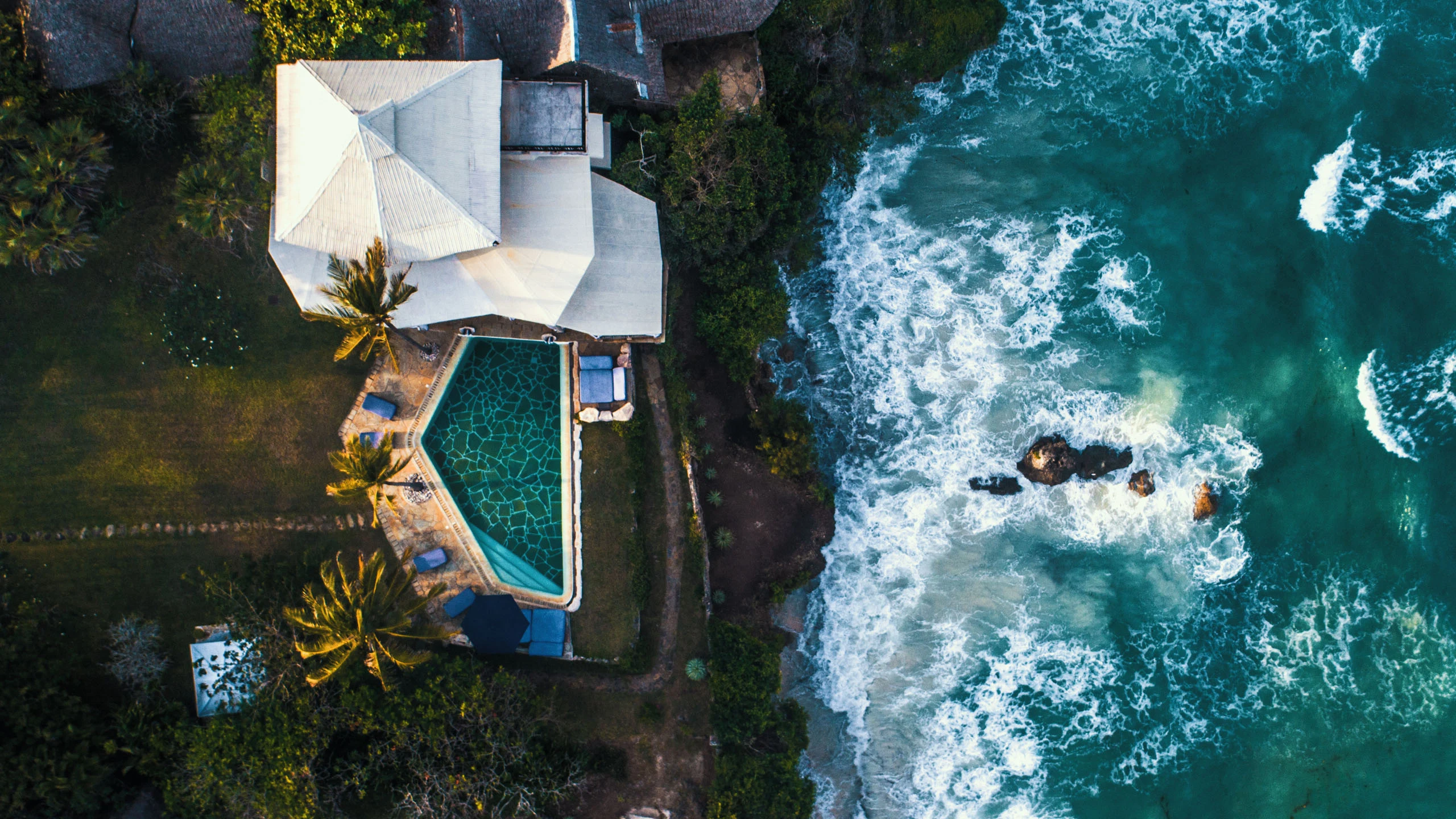 Coastal villa and swimming pool at Alfajiri Villas