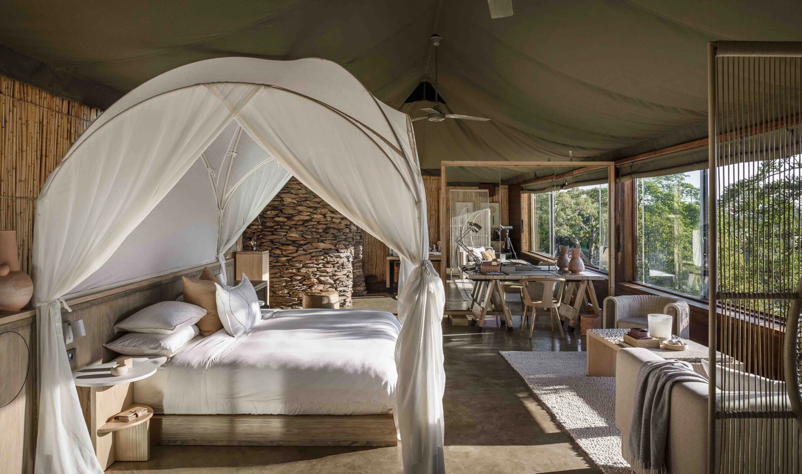 Curved canopy bedroom