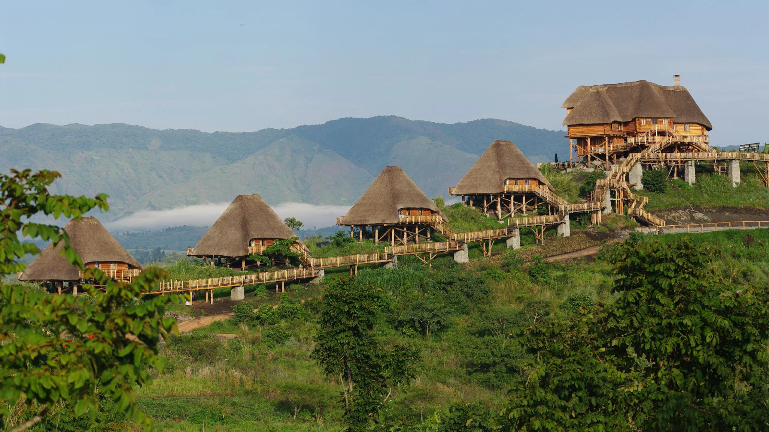 Hilltop thatched lodge buildings at Kyaninga Lodge