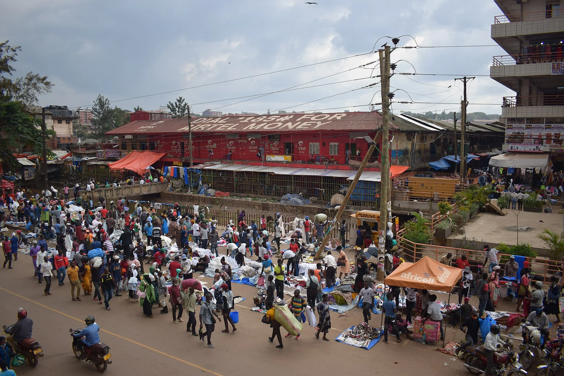 Crowds of shoppers and stalls outside Owino Market in central Kampala