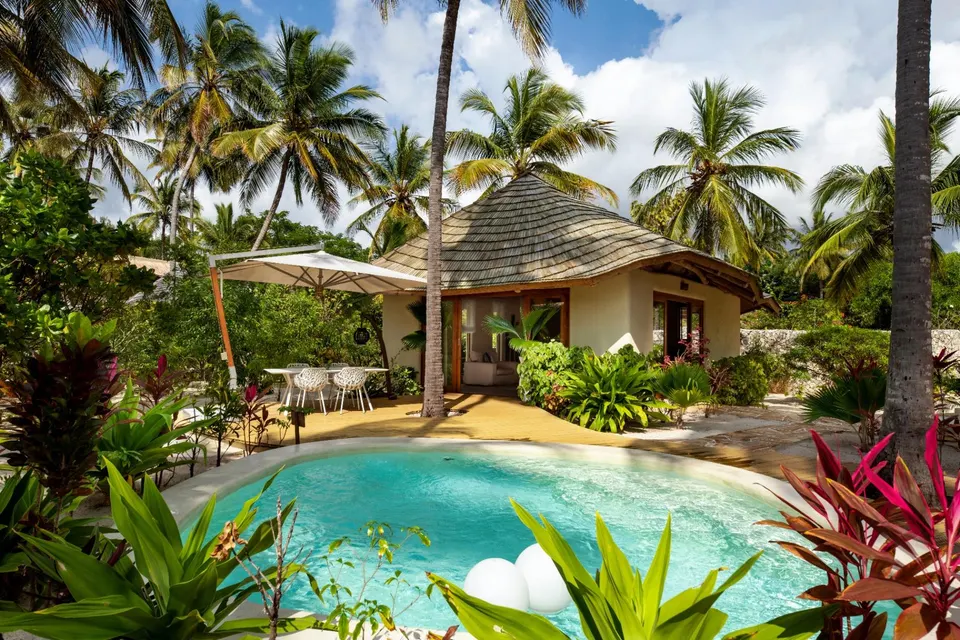 Villa building beside private pool