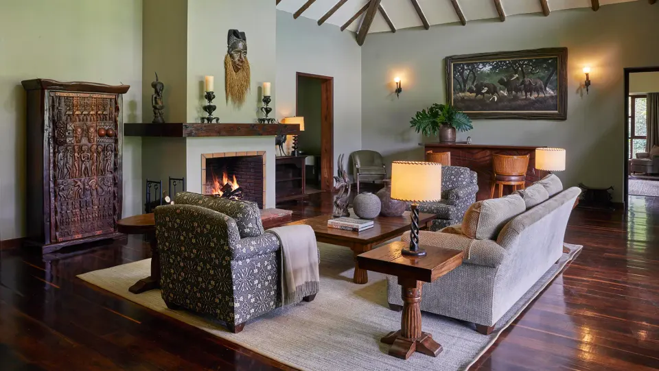Cottage sitting room with fireplace at Legendary Lodge