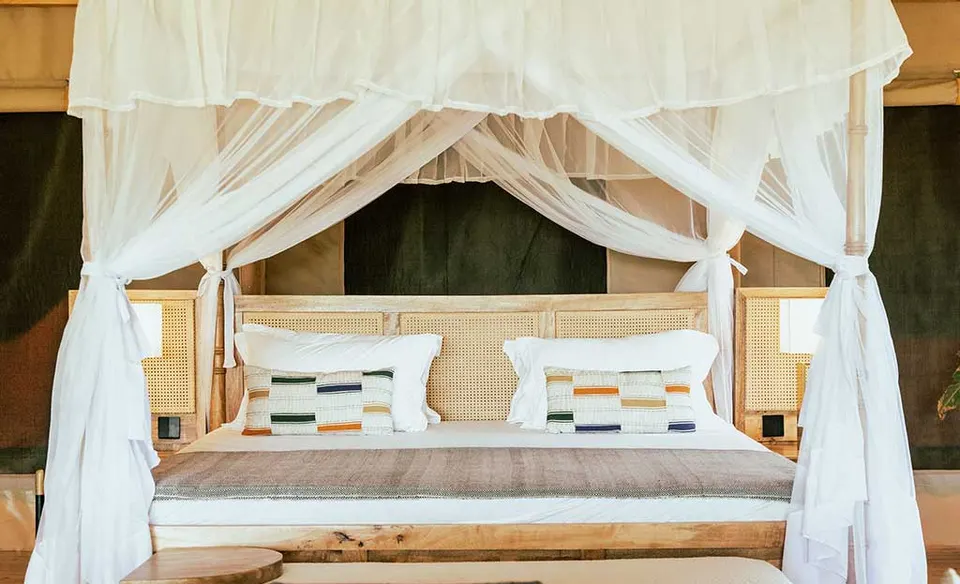 Olkupelia Honeymoon Suite bed