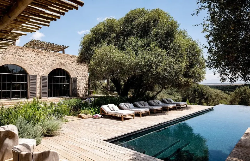 Arijiju courtyard-side pool