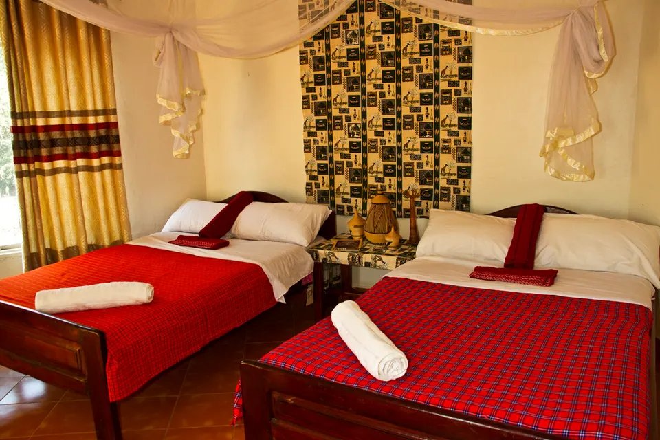 Euphorbia Safari Lodge twin bedroom