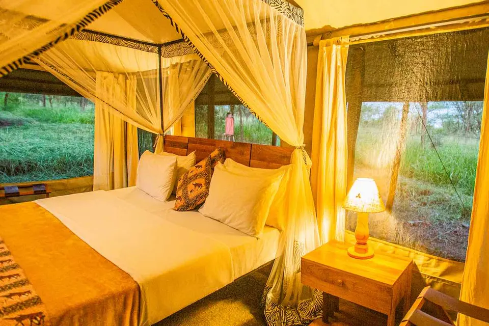 Double tent interior