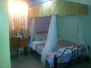 Giraffe Lookout House double bedroom