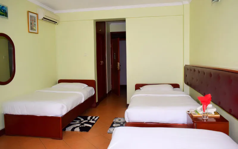 Hotel Aquiline triple room
