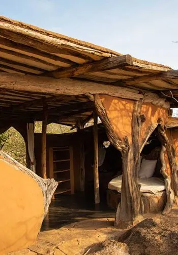 Open room and natural timber details