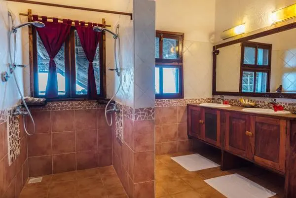 Junior Suite bathroom