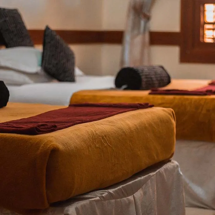 Triple-category bed detail