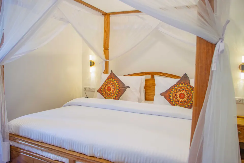 Guest room with wooden bed and mosquito net