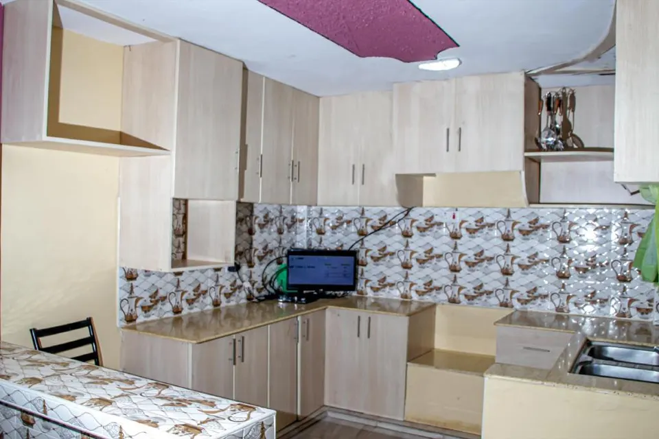 no private-room kitchenette inferred