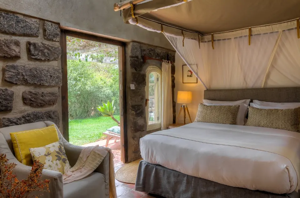 Old Stable Room queen bedroom