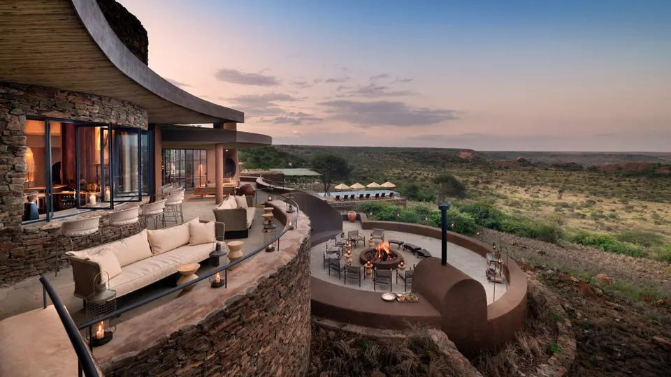 Suyian Lodge outdoor bar terrace