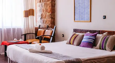 Double-labelled bedroom interior