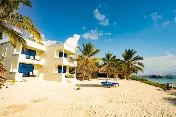 Minazi accommodation by the shoreline