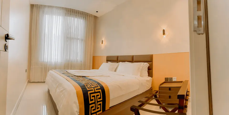 Step Apart Hotel photograph