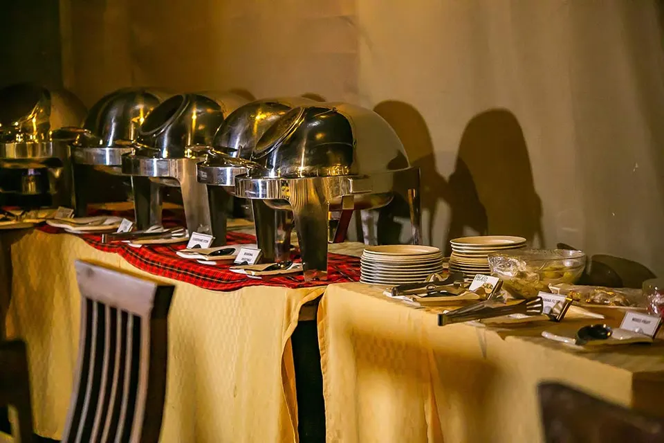 Ndutu Heritage buffet setting