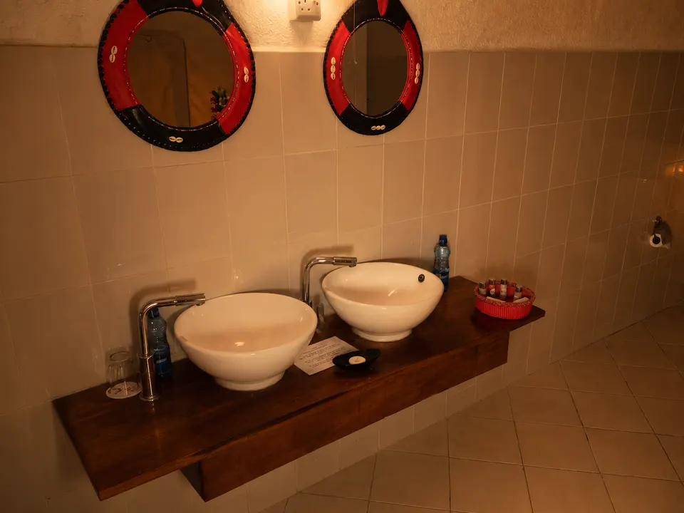 Osero ensuite double-vanity bathroom