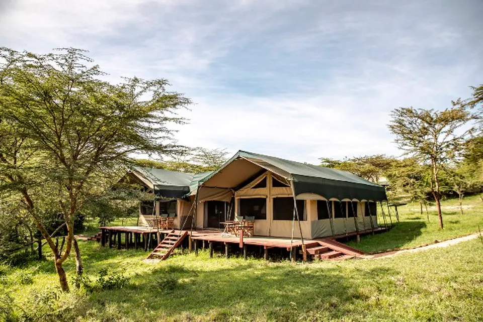 Family-unit exterior and veranda