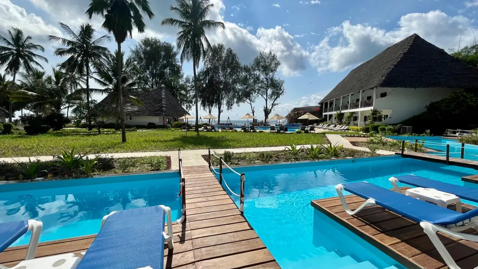 Kinwegwa Beach Resort Restaurants