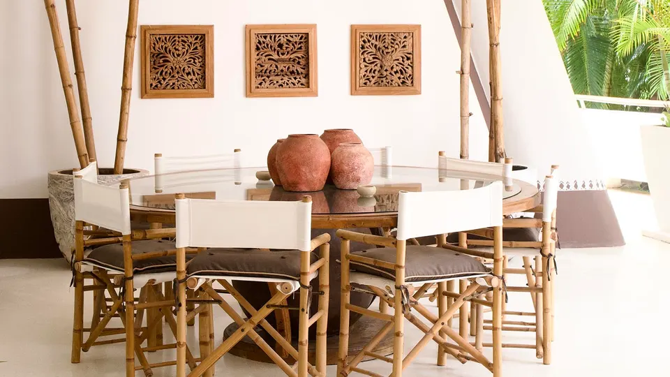 Billionaire Resort & Retreat apartment outdoor dining area