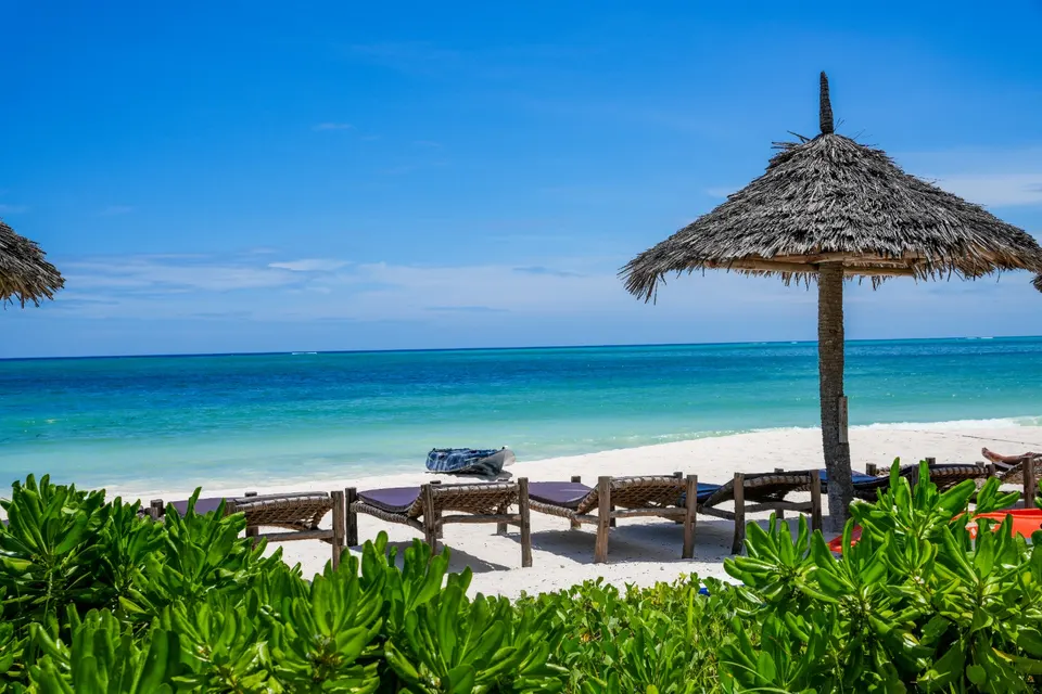 La Perla beach and resort setting