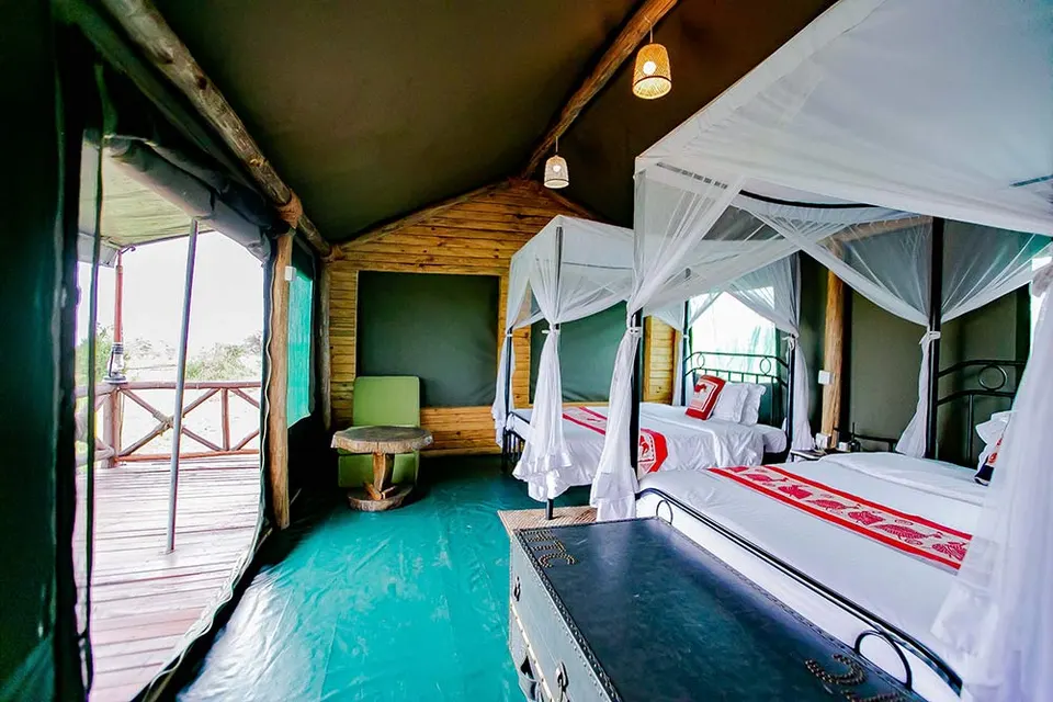 Heritage central camp twin-bed tent interior