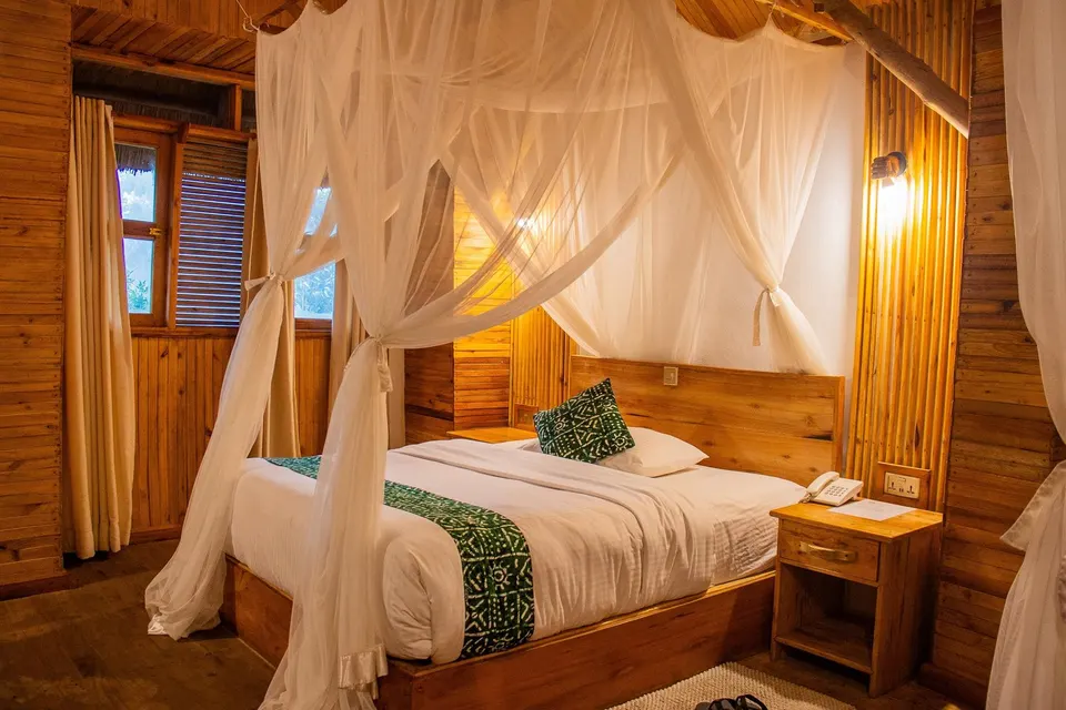 Cottage double bed and mosquito net