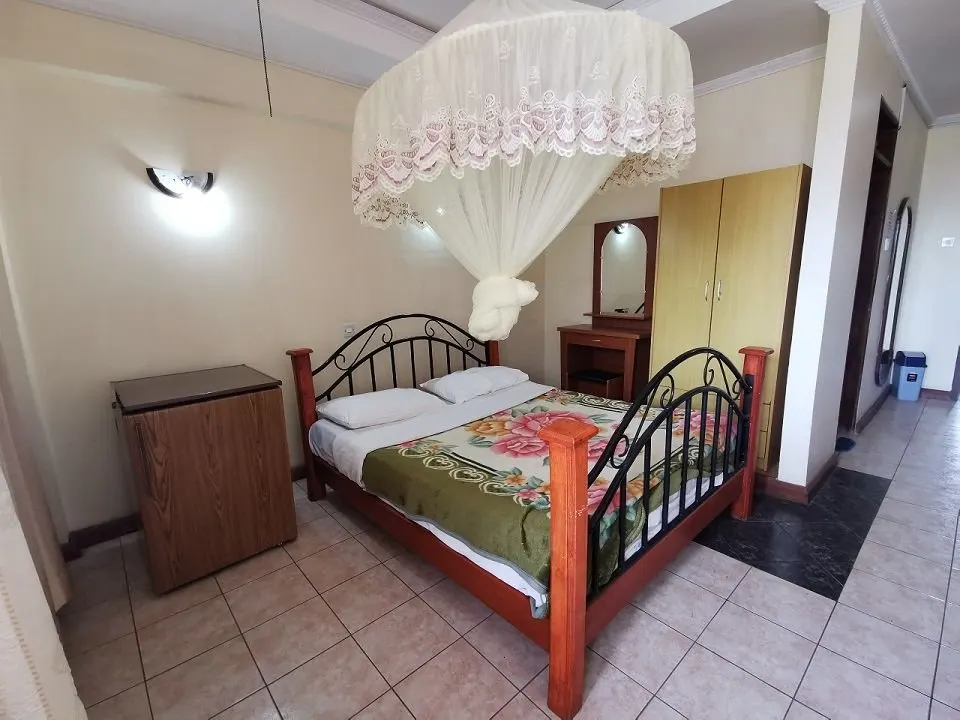 Golden Rose guest-room photograph