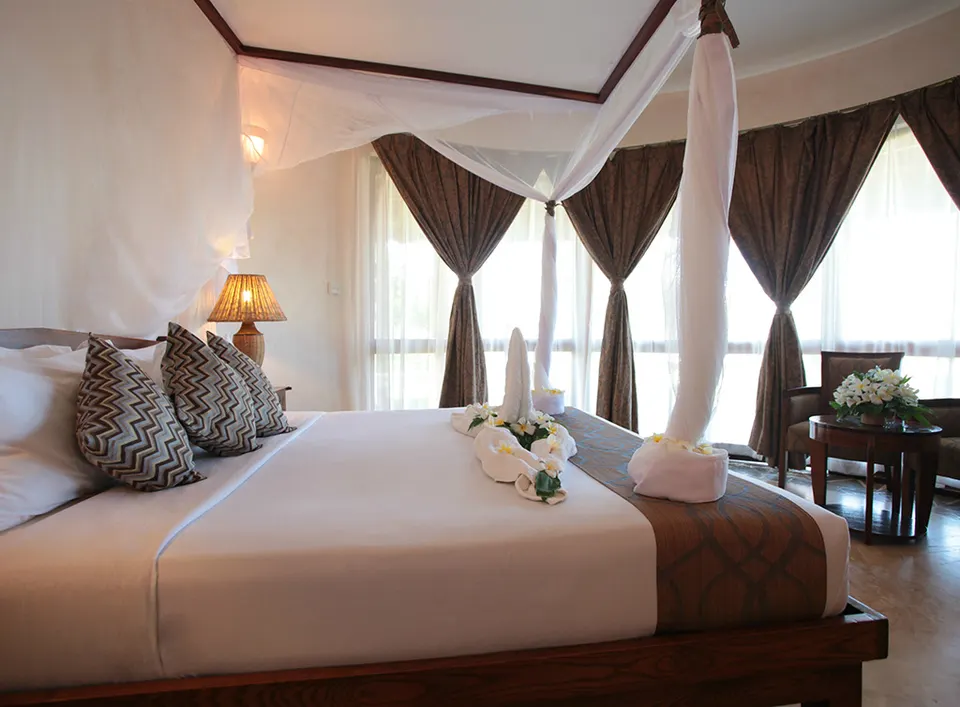 Ocean Paradise room with canopy bed