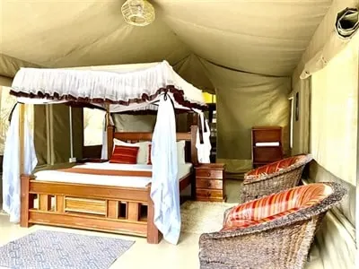 Enchoro superior tent double-bed interior