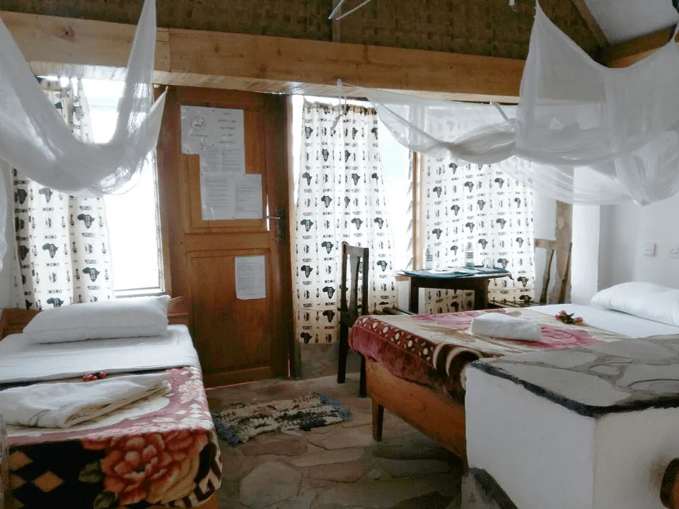 Triple-room image