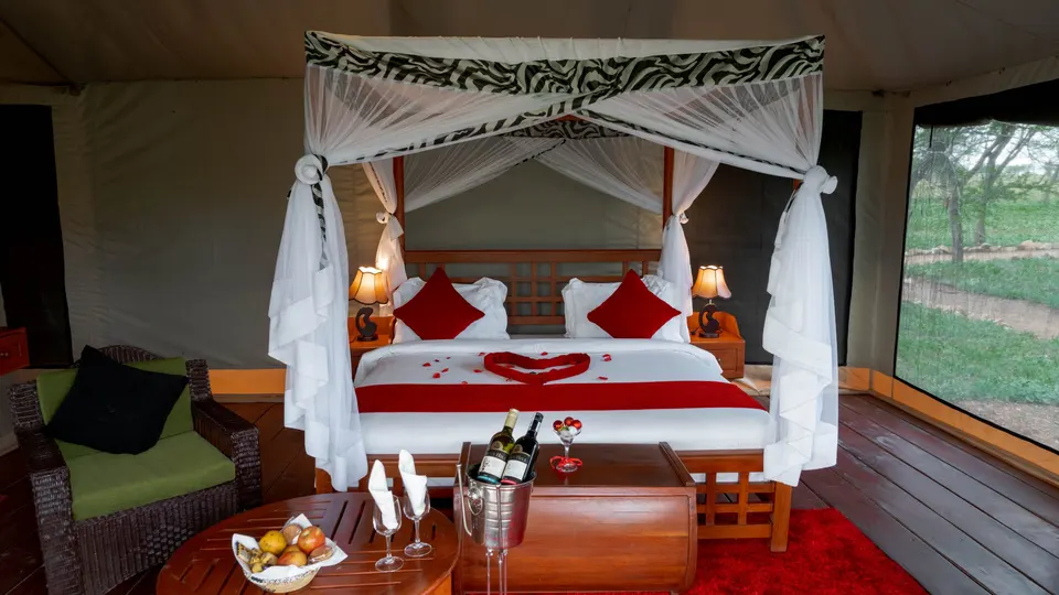 Embalakai guest-tent bedroom and sitting area