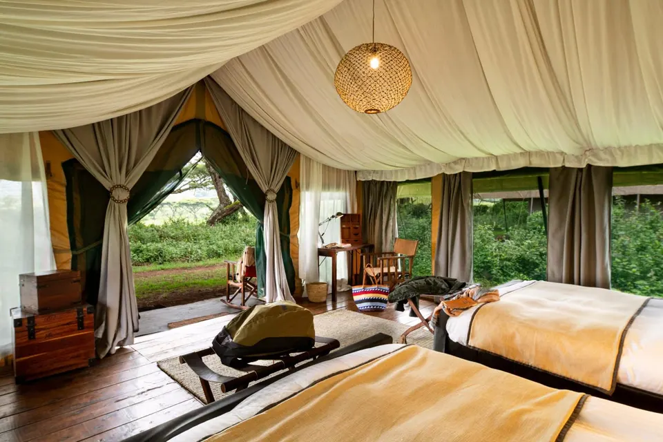Twin-bed tent interior