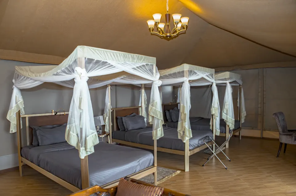 Serengeti Safari Lodge triple-room interior