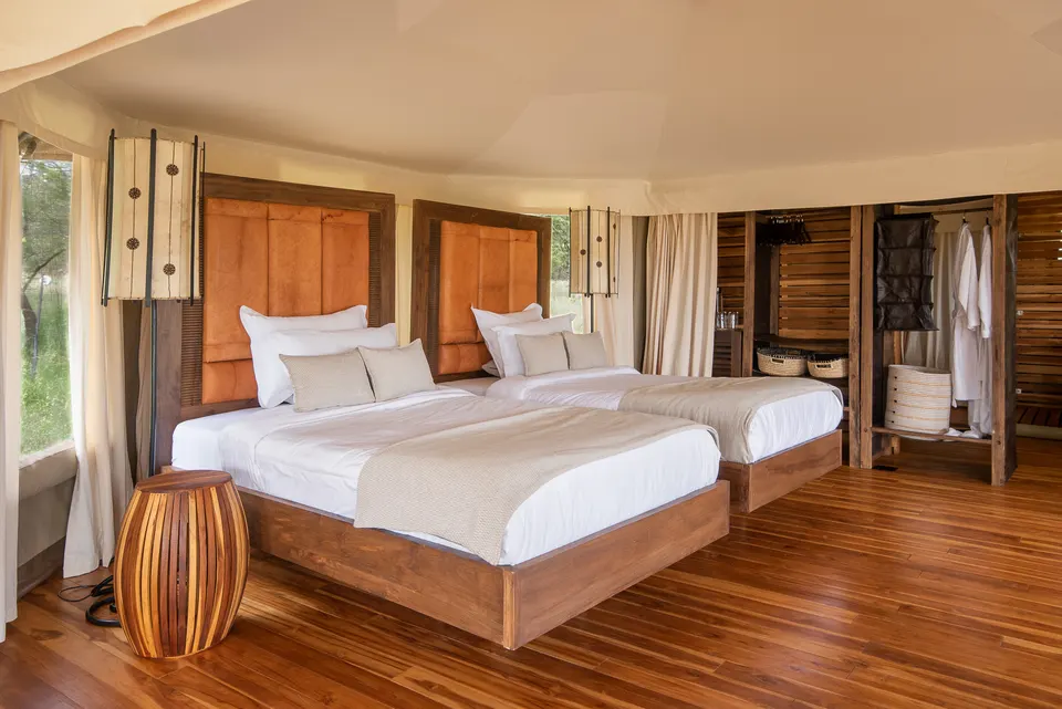 Cherero twin-bed suite interior