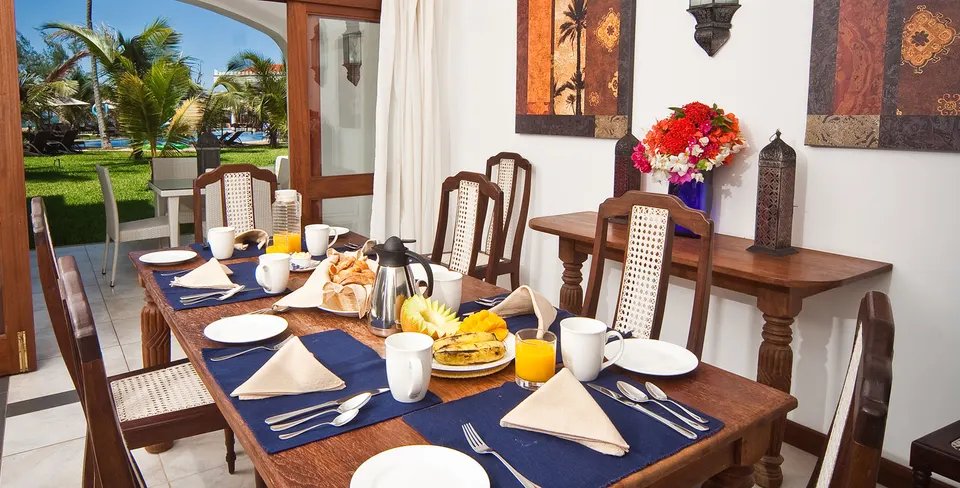 Villa outdoor dining terrace