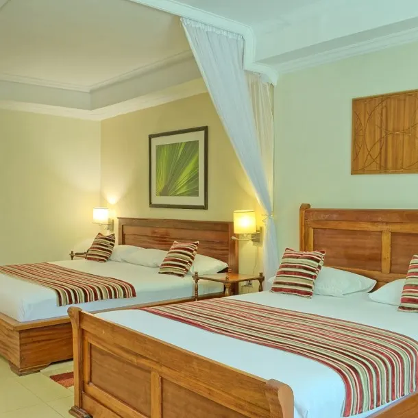 Sovereign Hotel twin bedroom