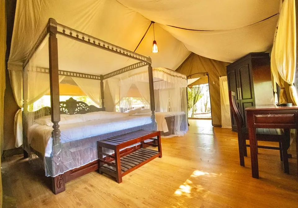 Lorian Executive tent bedroom