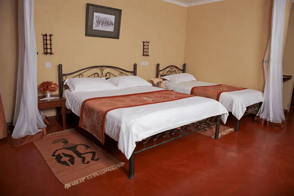 Standard Lodge twin bedroom