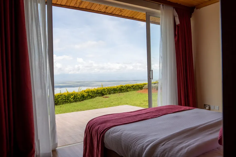 Mountain Lodge Executive bedroom lake outlook