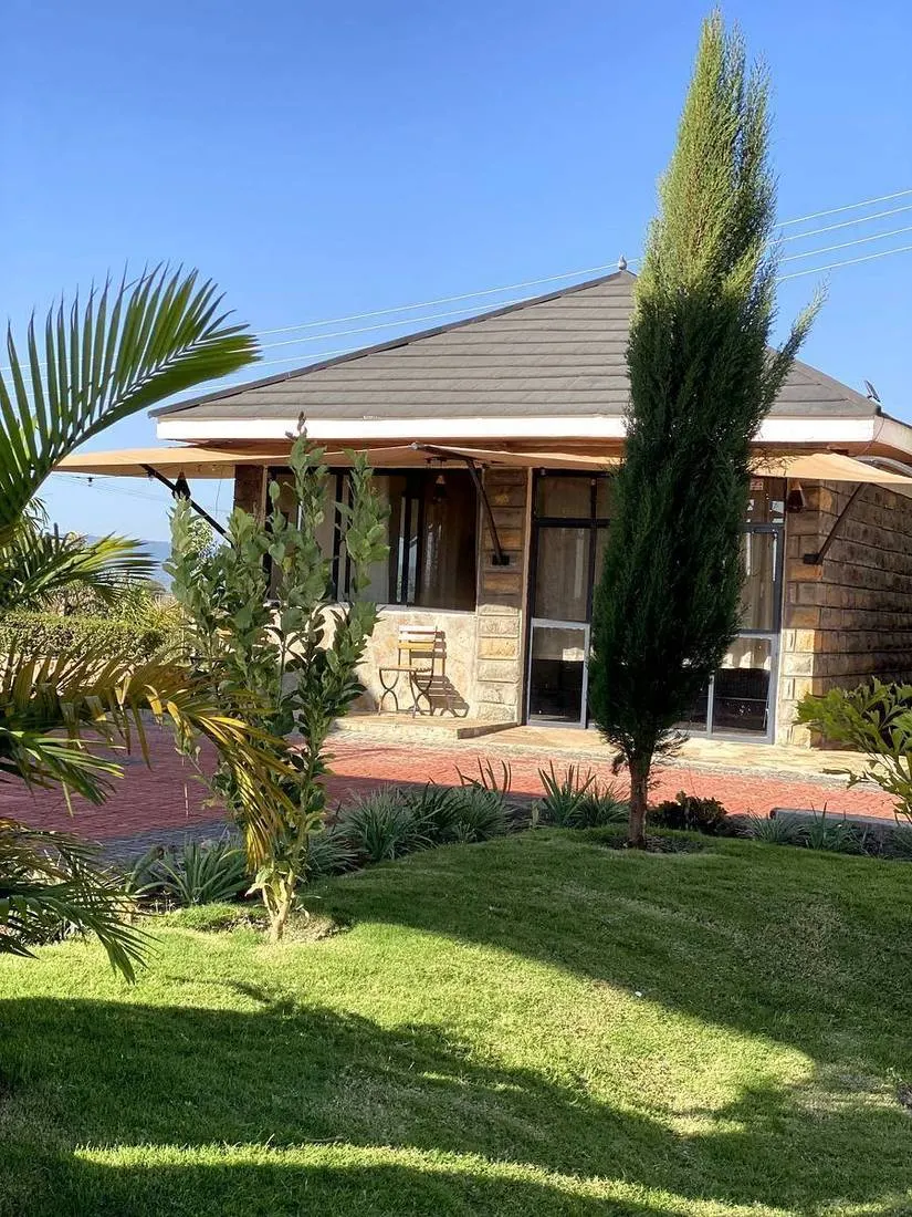 Mara Meguarra house exterior and garden