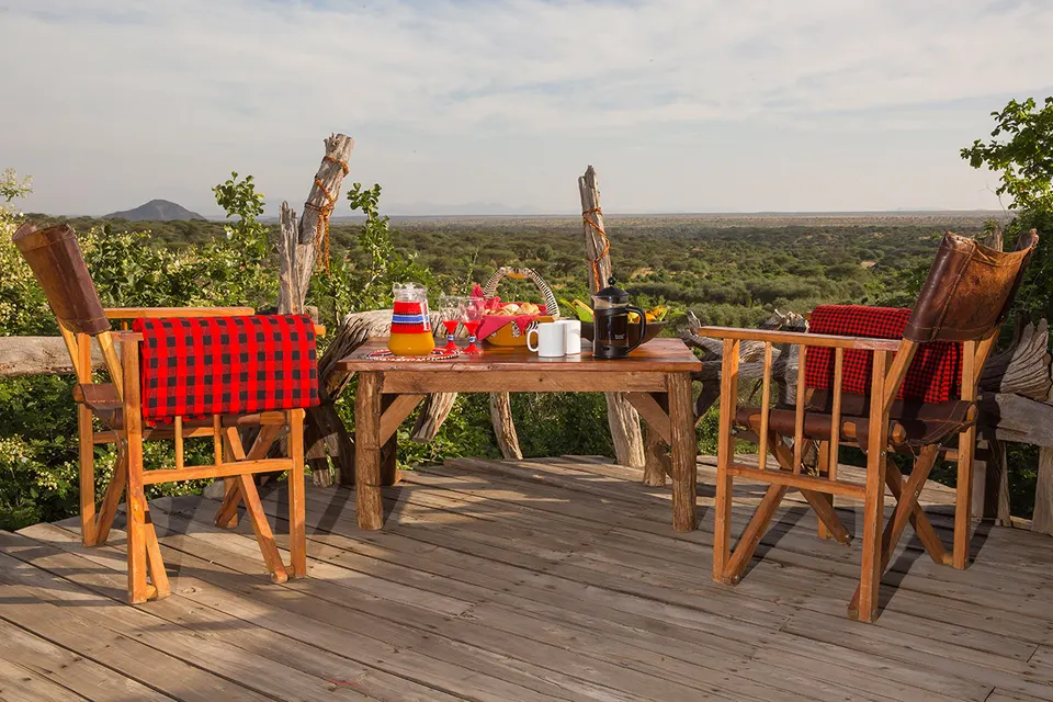 Il Ngwesi breakfast and veranda view