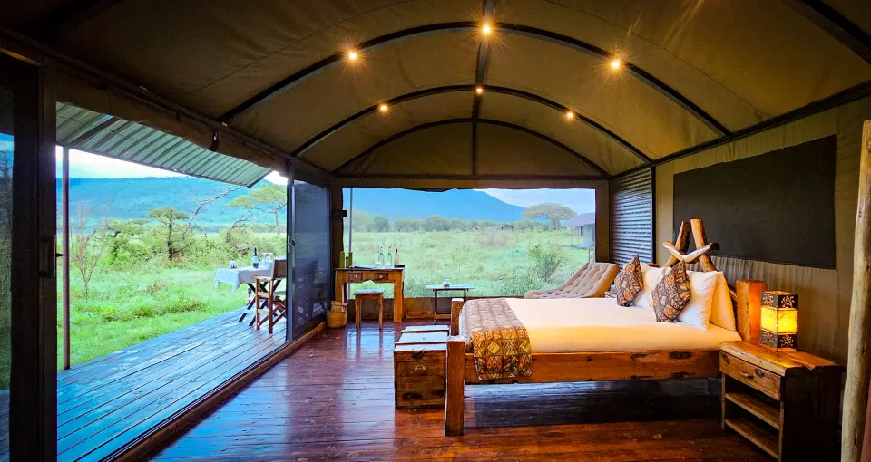 Asanja Moru guest tent interior