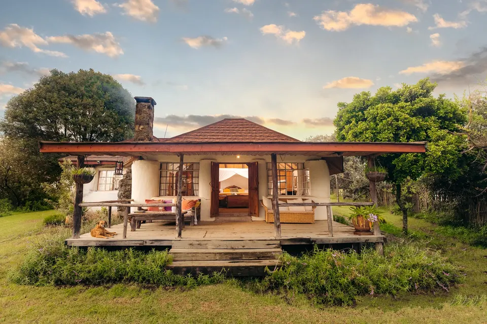 Malu Romantic Cottage exterior and veranda