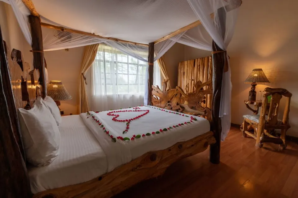 Naivasha Kongoni bedroom with netted bed