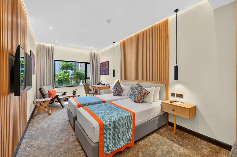 Guest bedroom with window seating